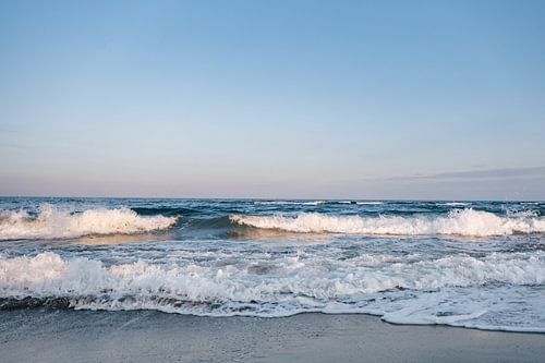 Golven in de Middellandse Zee bij avond