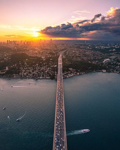 Brug over de Bosporus bij zonsondergang, Istanbul