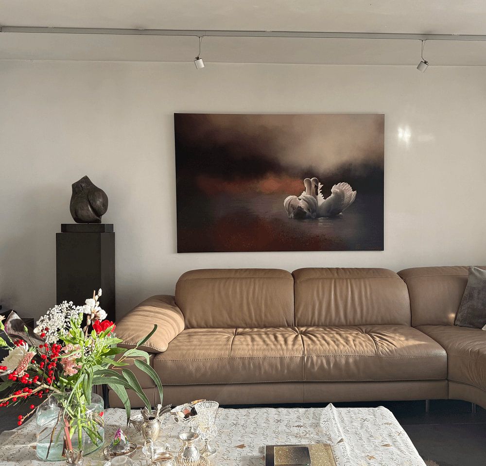 Zwanen In Het Water In Herfst Landschap van Diana van Tankeren