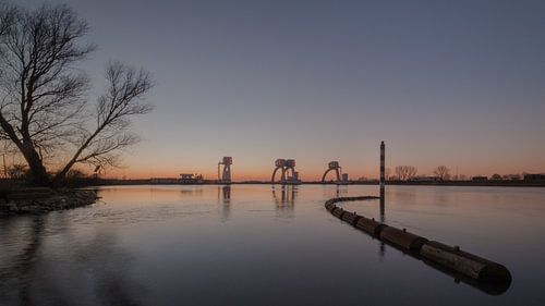 Blue hour stuwcomplex bij Amerongen