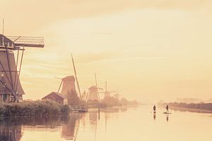 Kinderdijk am frühen Morgen
