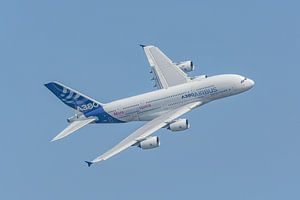 Een Airbus A380 van Airbus Industries. van Jaap van den Berg