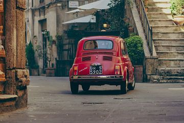 Fiat 500 in Montepulciano - Toscane van Aron Nijs
