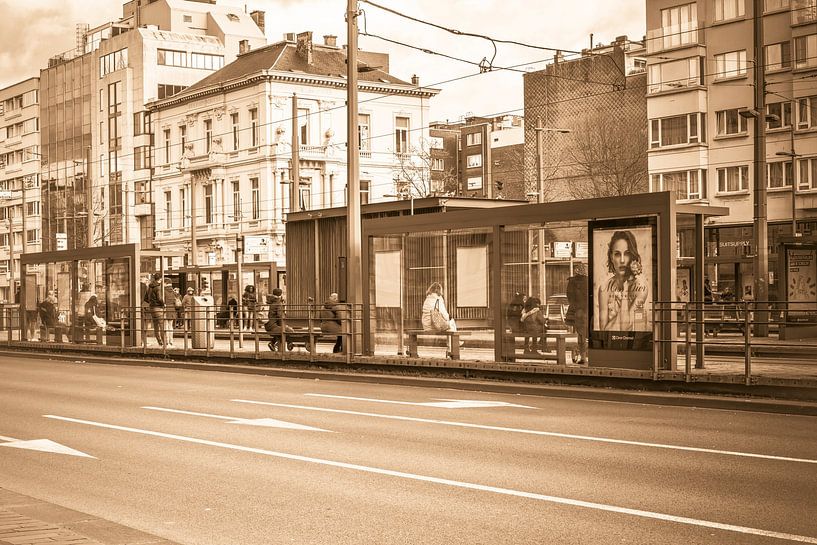 Mobiliteit in Antwerpen in sepia van Huub de Bresser