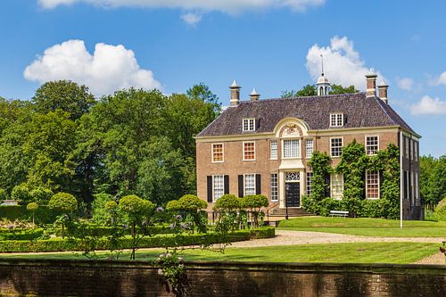 Havezathe Den Berg in Dalfsen - a historic estate in summer splendour