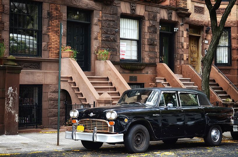 New York Harlem Oldtimer vor Brownstone Häuser von Marlika Art