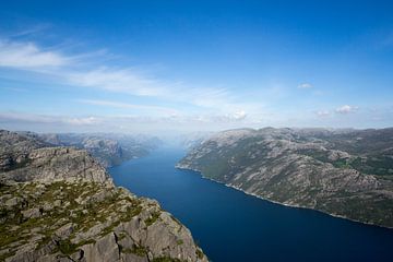 montagnes paysage norvège sur Ramon Bovenlander