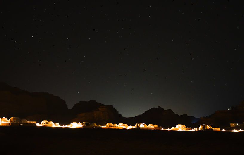 Wadi Rum Jordanien bei sternenklarer Nacht von Robert Styppa