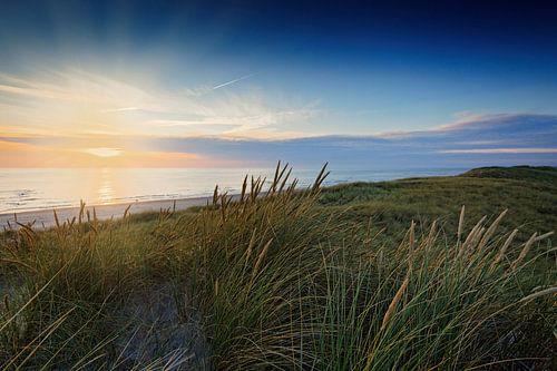 zonsondergang in de Noordzee bij de duinen van Petten 
