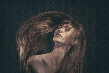 hair flip 2 by Elianne van Turennout