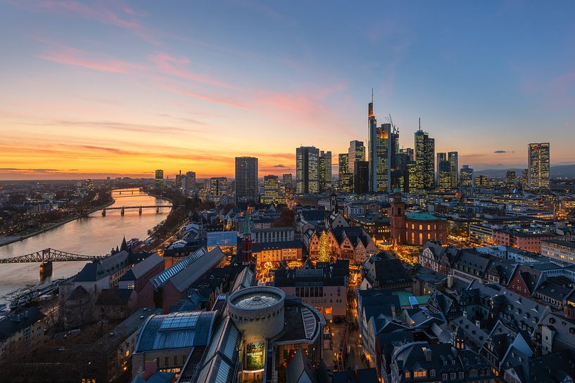 Frankfurt Skyline bei Sonnenuntergang von Robin Oelschlegel