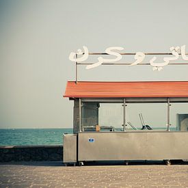 Abandoned eatery on the coast by Ingrid Koedood Fotografie