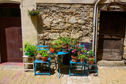 Straatbeeld in Castellar dorp in de Provence in Frankrijk