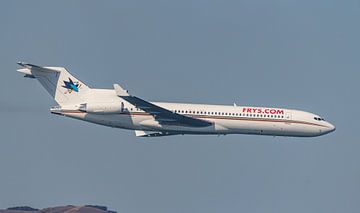 Flyby Boeing 727-200 from FRYS.COM during Fleet Week. by Jaap van den Berg