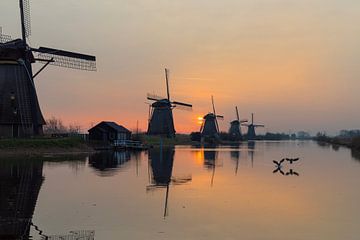 Sunrise over the windmills at the Kinderdijk World Heritage Site, with Saharan dust by Russcher Tekst & Beeld