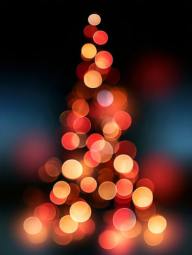 sapin de Noël décoré de guirlandes lumineuses