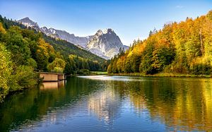Rießer See mit Waxenstein Gebirge bei Garmisch Partenkirchen und Grainau