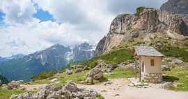 Chapelle Saint-François sur le sentier de randonnée Ciampei Dolomites sur SusaZoom