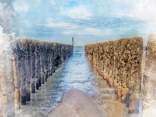 Paalhoofden bij laag water en een rustige zee.