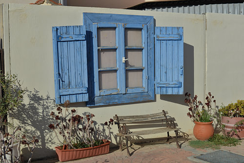 Blaue Fensterläden auf Kreta - Griechenland