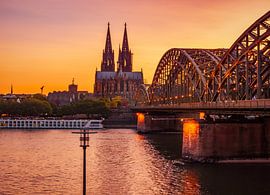 Zonsondergang met brug