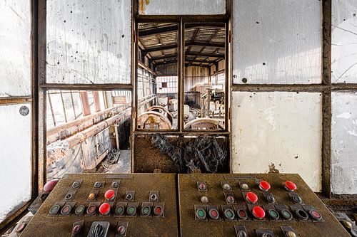 Achter de knoppen in de mijnbouw van Rens Bok