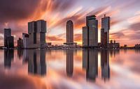 skyline van rotterdam bij zonsopkomst