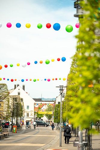 Zomerlantaarns in de voetgangerszone Kempten im Allgäu