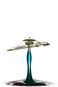Water druppel splash geel en blauw