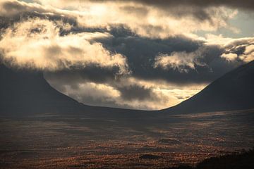 Abisko national park morning clouds van Marc Hollenberg