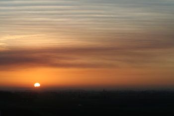 Sonnenaufgang über der Polderebene