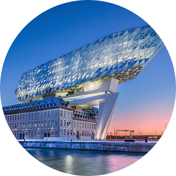 Antwerpse havenhuis (Zaha Hadid) bij dageraad van Tony Vingerhoets