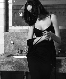 Portrait woman black and white