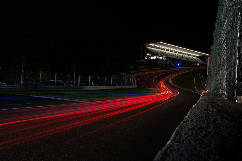 Light trails up Eau Rouge by Jaran Halmans