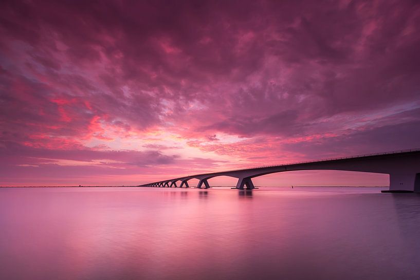 Pont de Zeeland au lever du soleil (Zeeland) par Koos de Wit