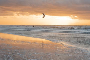 kitesurfing at sunset by Jeannette Kliebisch