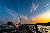Motorboote & Segelschiffe, Sonnenuntergang am Hafen Altefähr, Insel Rügen von GH Foto & Artdesign Miniaturansicht