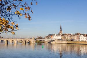 Blick auf die Servaasbrug von Maastricht Niederlande