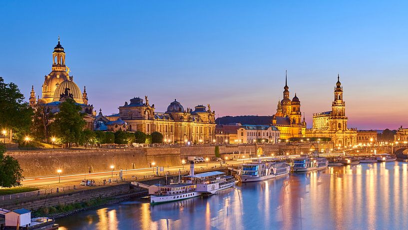 Dresden bij zonsondergang van Jenco van Zalk