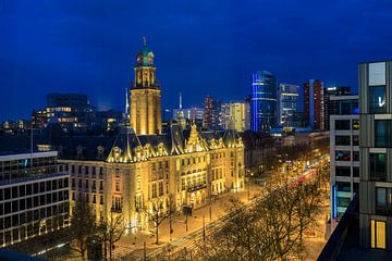 gemeentehuis Rotterdam in de avond van Hans Vos Fotografie