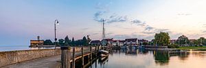 Panorama van Langenargen aan het Bodenmeer bij zonsopgang van Werner Dieterich