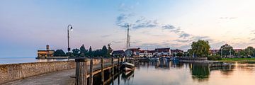 Panorama de Langenargen sur le lac de Constance à l'aube