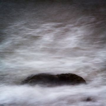 Atmosphere photo of rock in sea