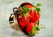 Strawberries in a silver bowl van Roswitha Lorz thumbnail