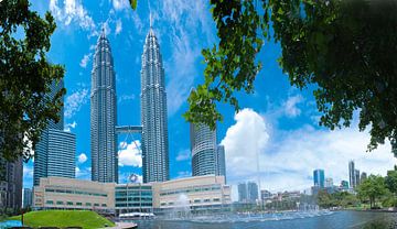 Petronas Towers Kualala Lumpur by Roland de Zeeuw fotografie