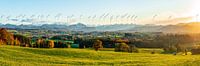 Panoramisch uitzicht over de Allgäu tot in het Illertal bij zonsondergang