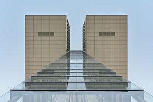 De kraanhuizen in de Rijnhaven van Keulen