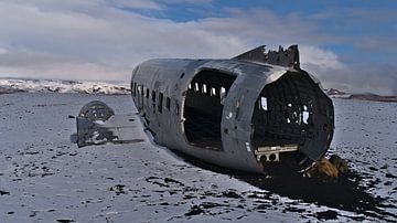 DC-3 in Sólheimasandur by Timon Schneider