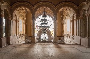 Trappenhuis in Casino. van Roman Robroek - Foto's van Verlaten Gebouwen