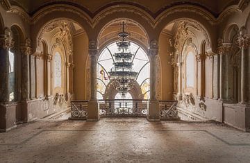 Treppenhaus im Constanta Casino, Rumänien von Roman Robroek